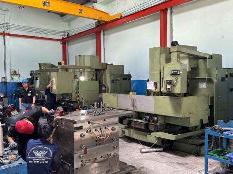 Máy CNC MAZAK đời 2002